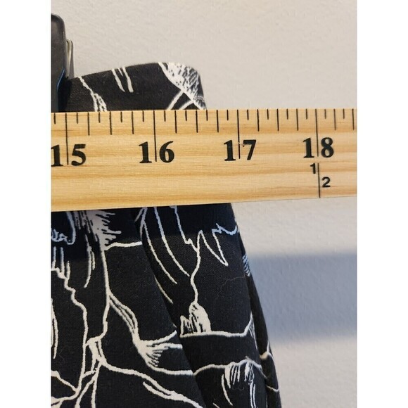 White House Black Market The Printed Crop Flare Sz 8 Resort Cruise - Picture 5 of 9